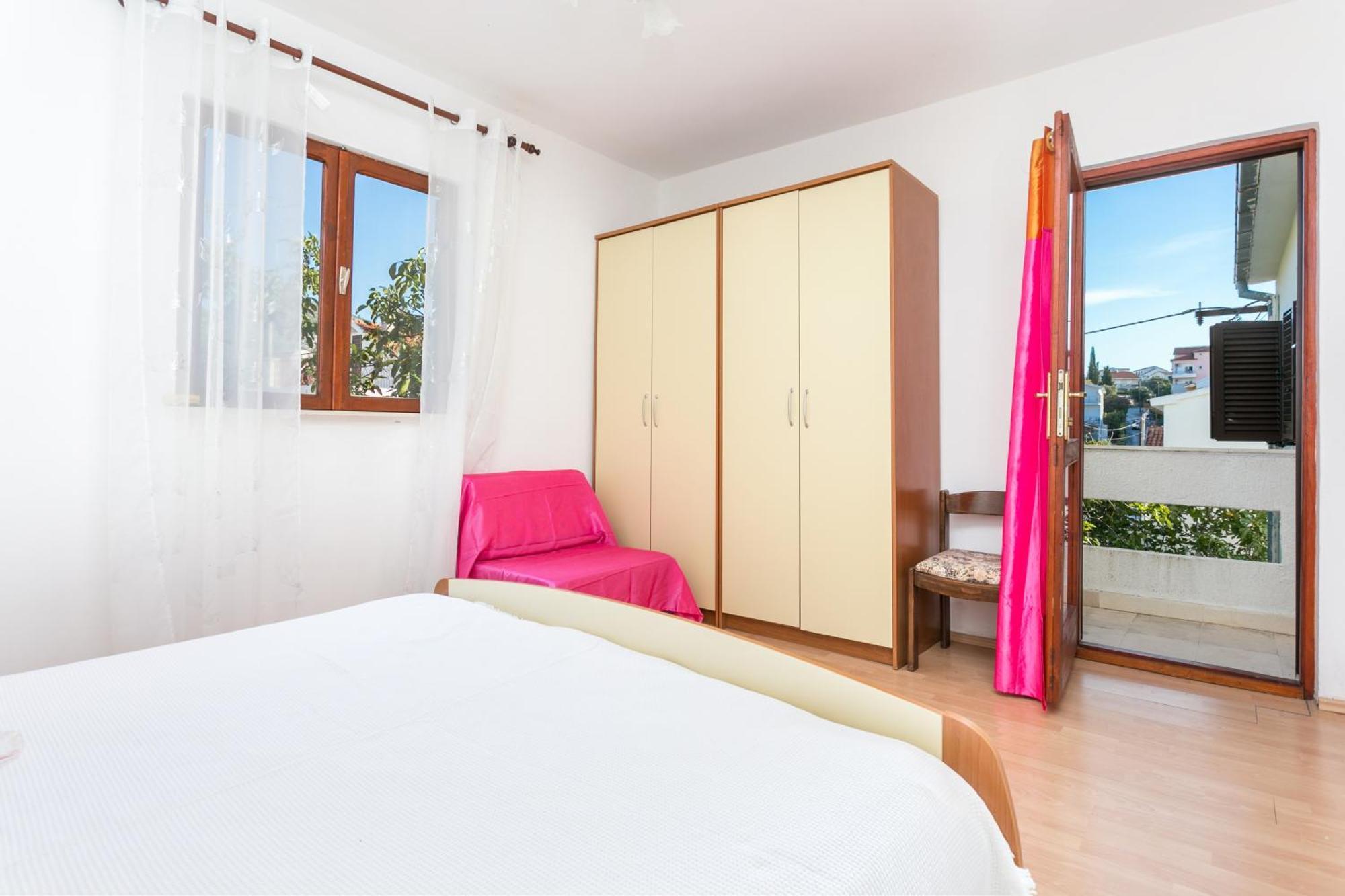 Apartments By The Sea Seget Vranjica, Trogir - 1038 Bilik gambar