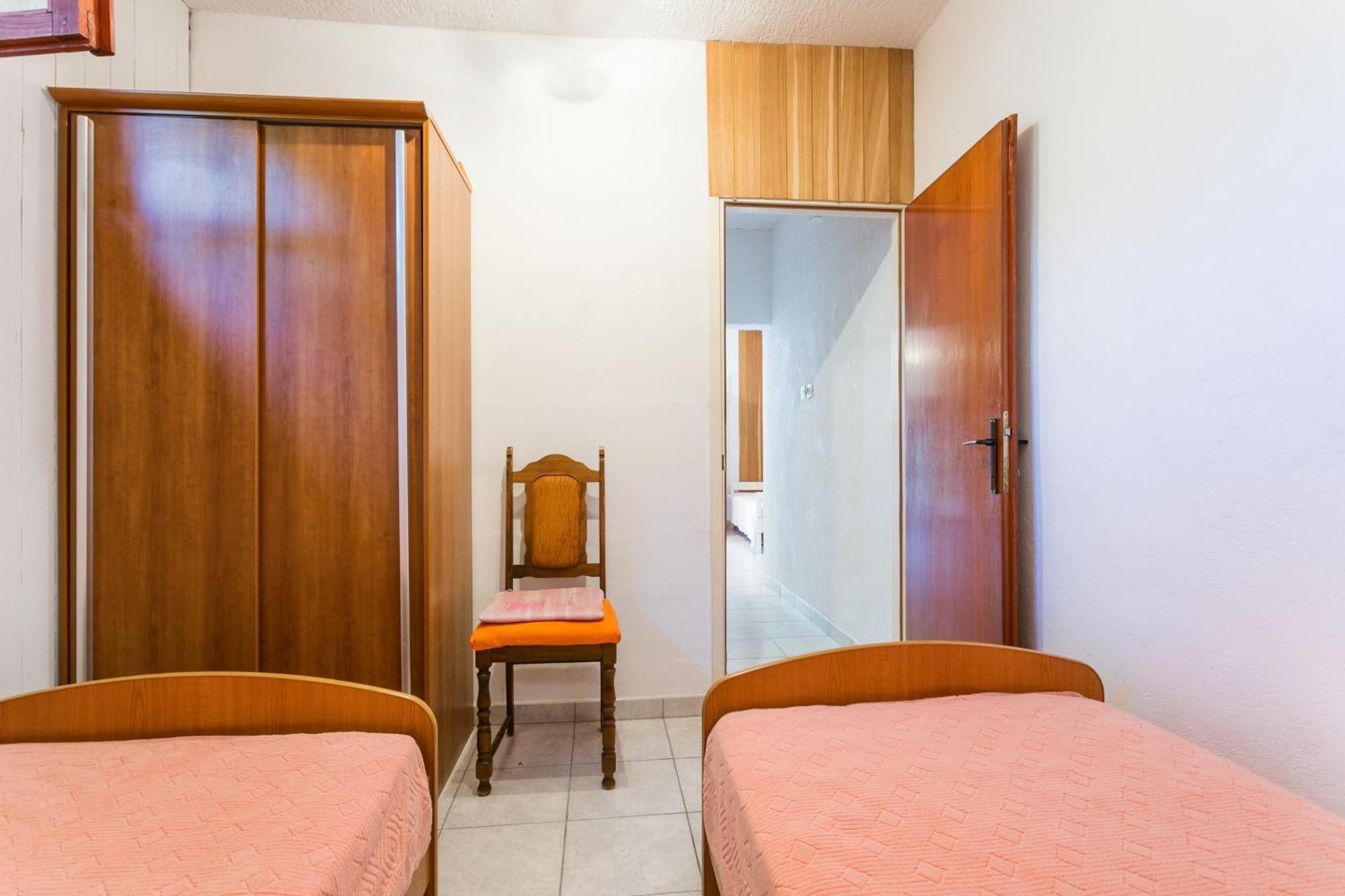 Apartments By The Sea Seget Vranjica, Trogir - 1038 Bilik gambar