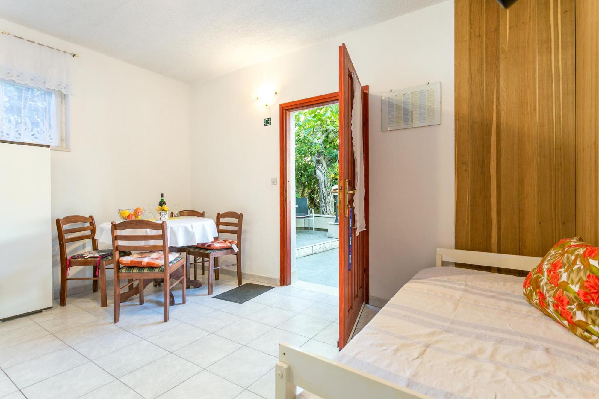 Apartments By The Sea Seget Vranjica, Trogir - 1038 Bilik gambar